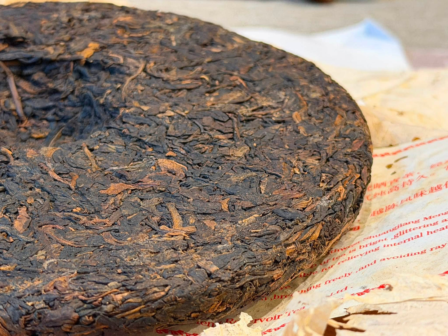 2005 Mengku Rongshi "Primeval Forest" Wild Large Leaf Raw Puerh Cake