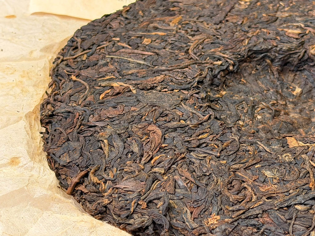 Late 1980s Menghai 7542 "88 Qingbing" Thin Paper Raw Puerh Cake