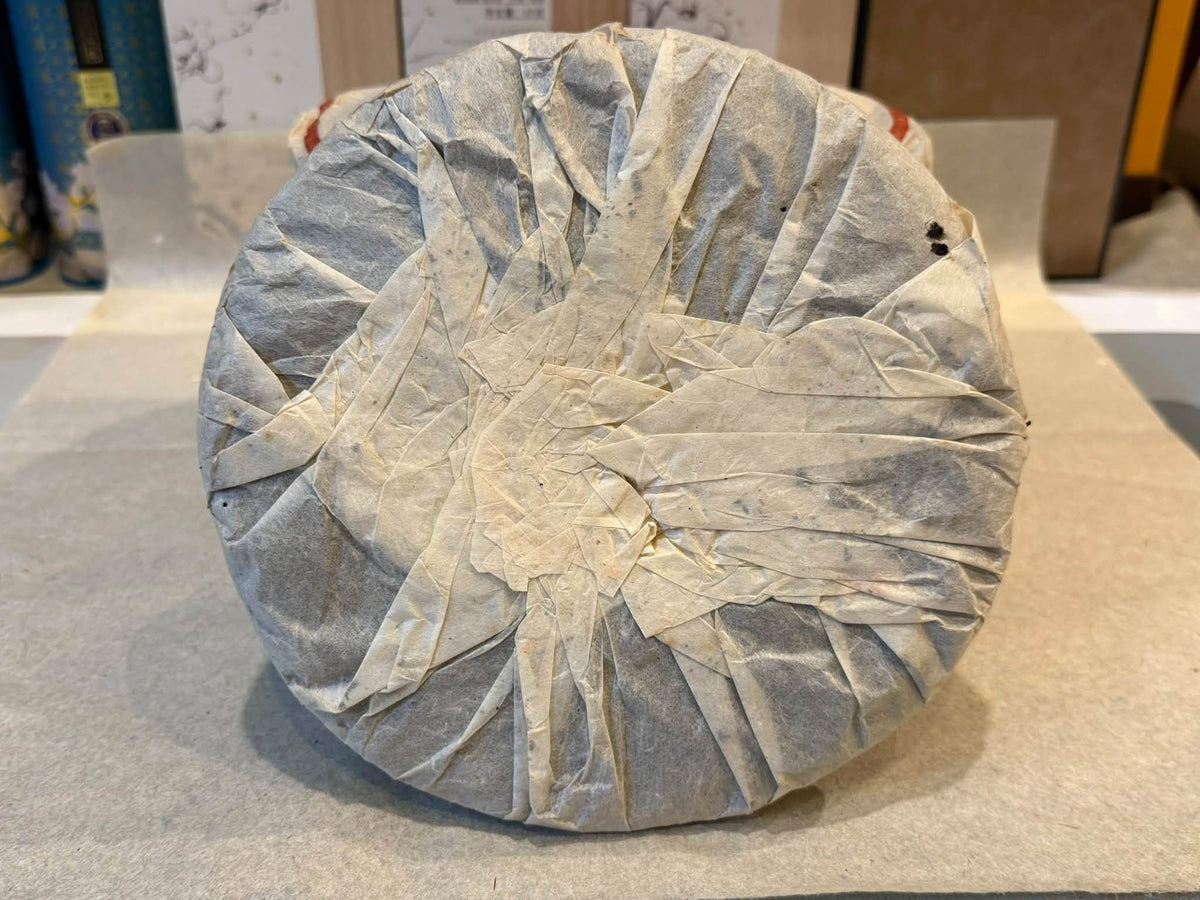 Late 1980s Menghai Thick Paper 7572 Ripe Puerh Cake