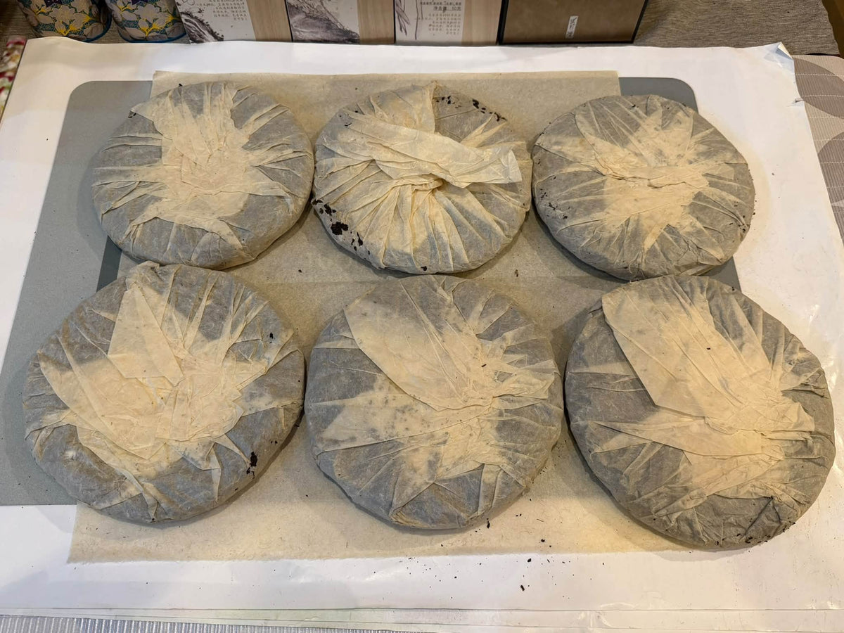 Late 1980s Menghai Thick Paper 7572 Ripe Puerh Cake